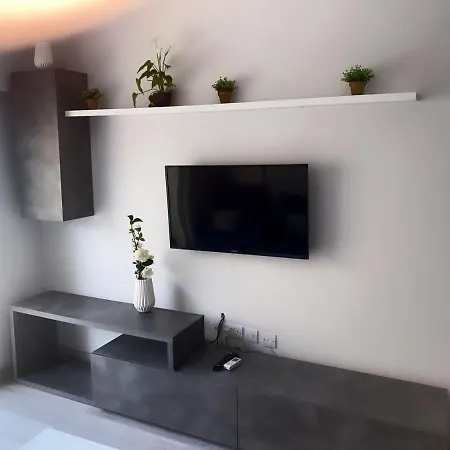 Paradise Promenade Apartment, 2min Distance From Marina Apartament Larnaca