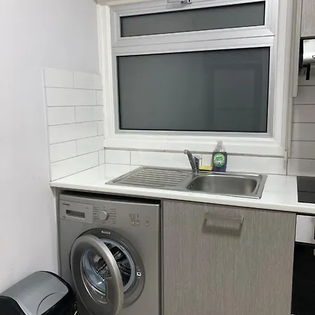 Paradise Promenade Apartment, 2min Distance From Marina Apartament Larnaca