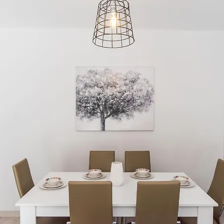 Paradise Promenade Apartment, 2min Distance From Marina Apartment