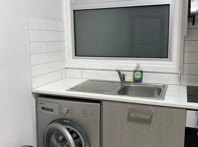 Paradise Promenade Apartment, 2min Distance From Marina דירה לרנקה